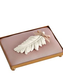 Alternative view of Mathilde M gestoffeerd dienblad voor geursteen